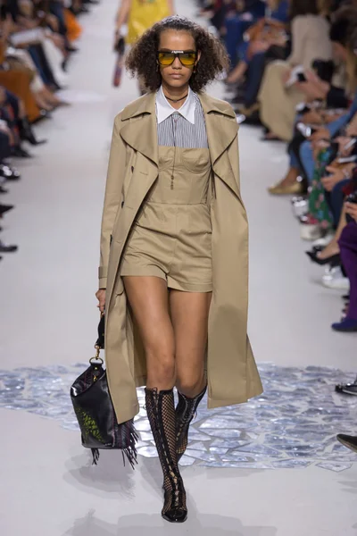 Look 48
